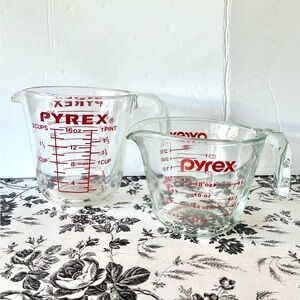 Pyrex Glass Measuring Cups Set